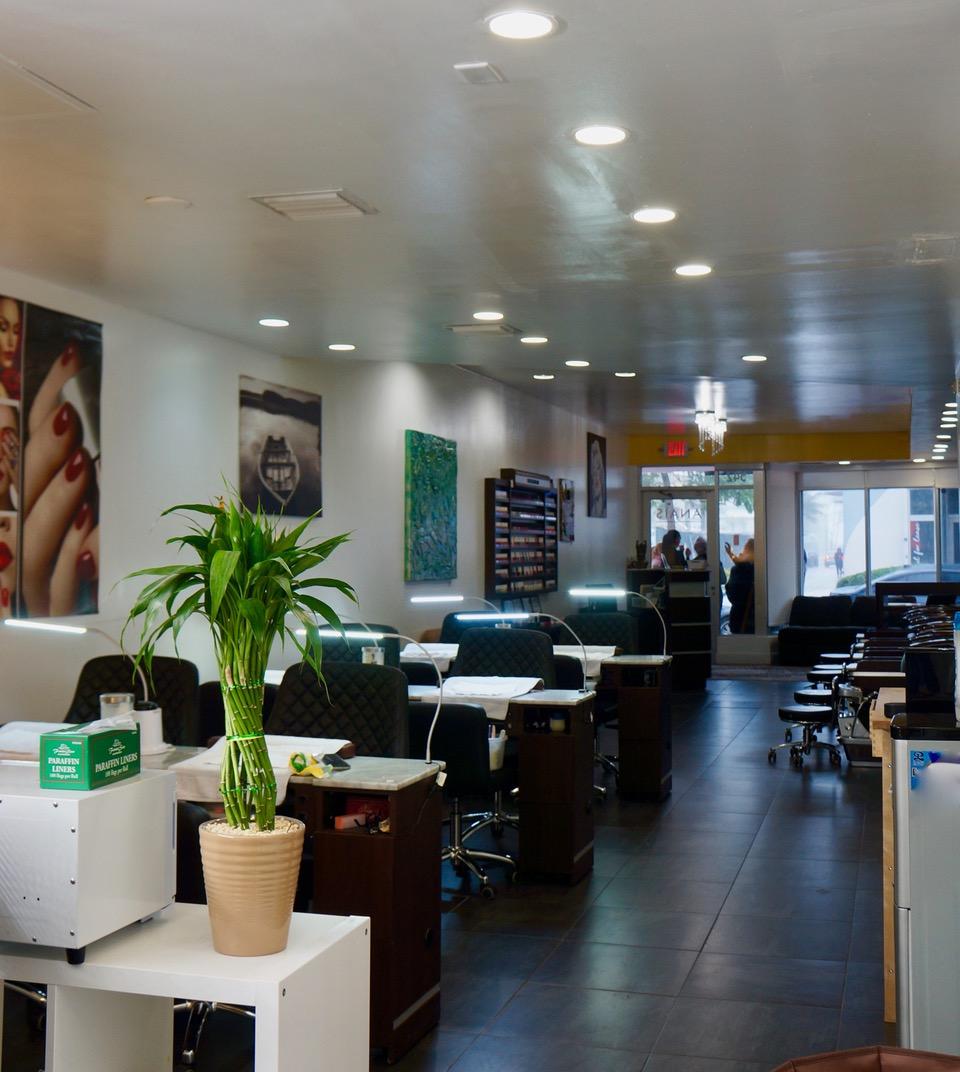 Anaïs Nails & Spa business work